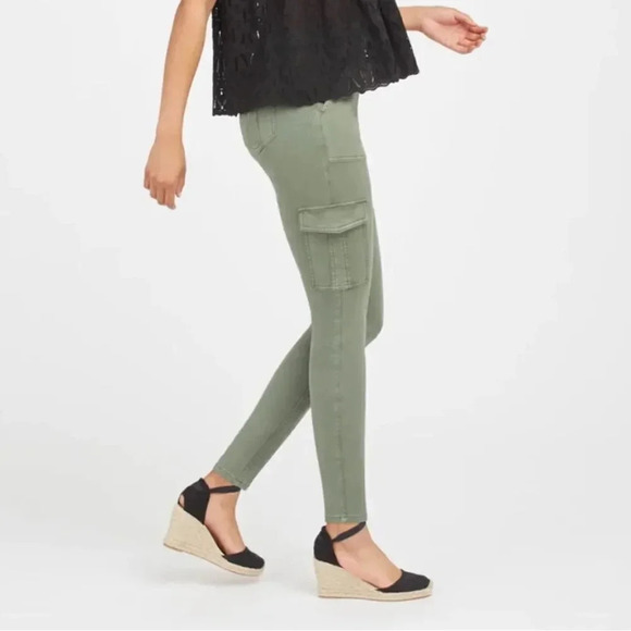 SPANX Stretch Twill Ankle Cargo Pant Soft sage NWT women’s size SP Shaping - Picture 15 of 15